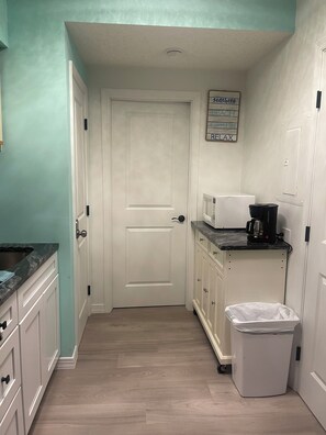 Fridge, microwave, oven, stovetop - Excellent location! Close to Famous Boardwalk. One block from the boardwalk. (Wildwood)