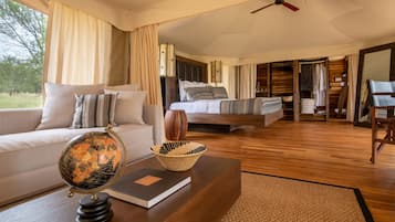 Egyptian cotton sheets, premium bedding, in-room safe, desk