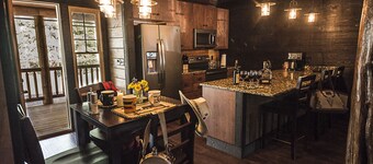 Private Mountain Cabin with Luxury Comfort - Peaceful Escape & Big Sky Views