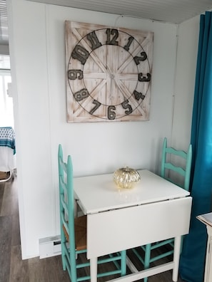 Dining - Charlestown Houseboat Walk to attractions Be rocked to sleep (Boston)
