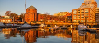 Charlestown Houseboat Walk to attractions Be rocked to sleep
