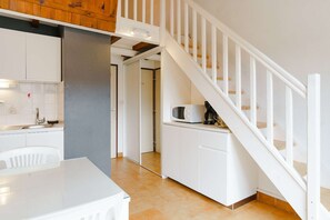 Fridge, microwave, cookware/dishes/utensils