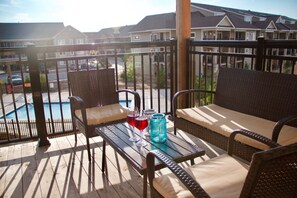 Property grounds - 3 BEDROOM WATERFRONT BLUE MOUNTAIN  LOFT, HEATED POOL (Collingwood)