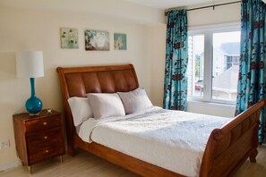 3 bedrooms, desk, iron/ironing board, free WiFi