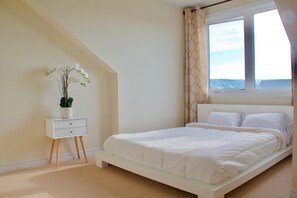 3 bedrooms, iron/ironing board, WiFi, wheelchair access - 3 BEDROOM WATERFRONT BLUE MOUNTAIN LOFT, HEATED POOL (Collingwood)