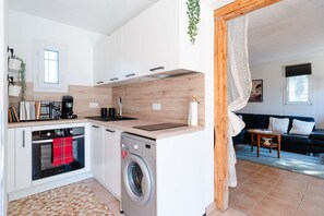 Jääkaappi, mikroaaltouuni, astianpesukone