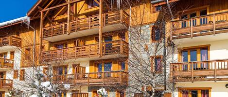 المنشأة من الخارج