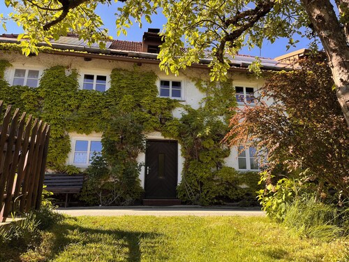 Quaint farmhouse in an idyllic location between a knight's castle and bathing pond