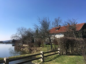 Property grounds - Quaint farmhouse in an idyllic location between a knight's castle and bathing pond (Falkenfels)