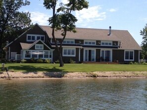 Exterior - 5 BR Lakefront Home On Beautiful Lake Ida - Family Fun Or Executive Retreat (Alexandria)