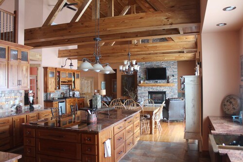 5 BR Lakefront Home On Beautiful Lake Ida - Family Fun Or Executive Retreat