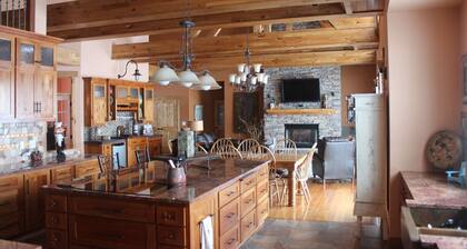 5 BR Lakefront Home On Beautiful Lake Ida - Family Fun Or Executive Retreat