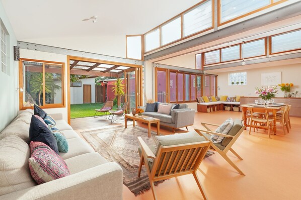 Family House, 4 Bedrooms | Living area | Flat-screen TV - Sunny Family Beach House (Tamarama)