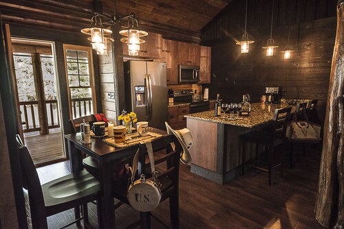 Quiet Cabin With a Creek Nearby - Wildlife and Mountain Views