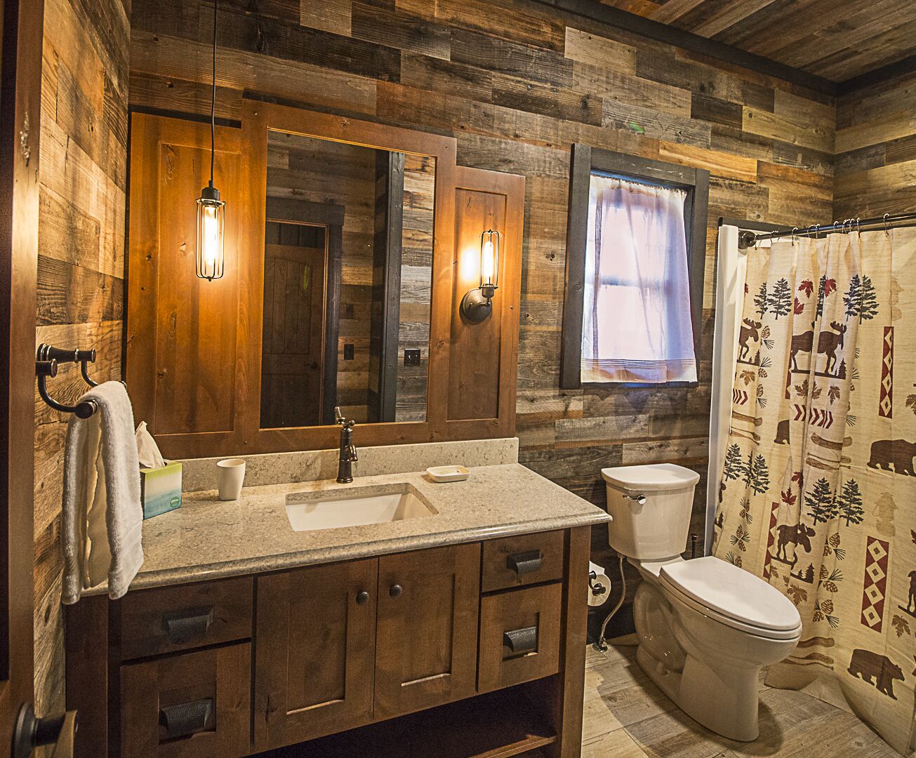 Douche, articles de toilette écologiques, sèche-cheveux