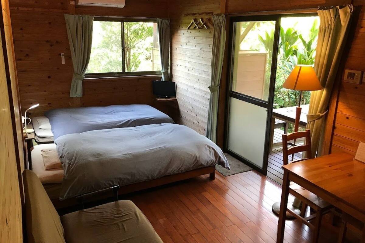 Blackout curtains, free WiFi