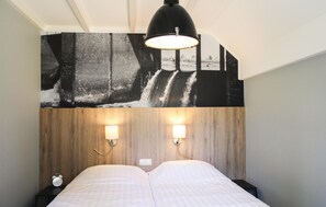 3 bedrooms, travel cot, free WiFi, bed sheets