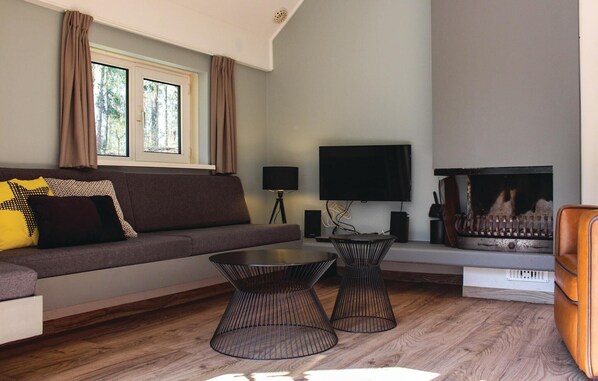 Een smart-tv en een open haard