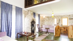 Panoramic Villa, River View, Poolside | Living area