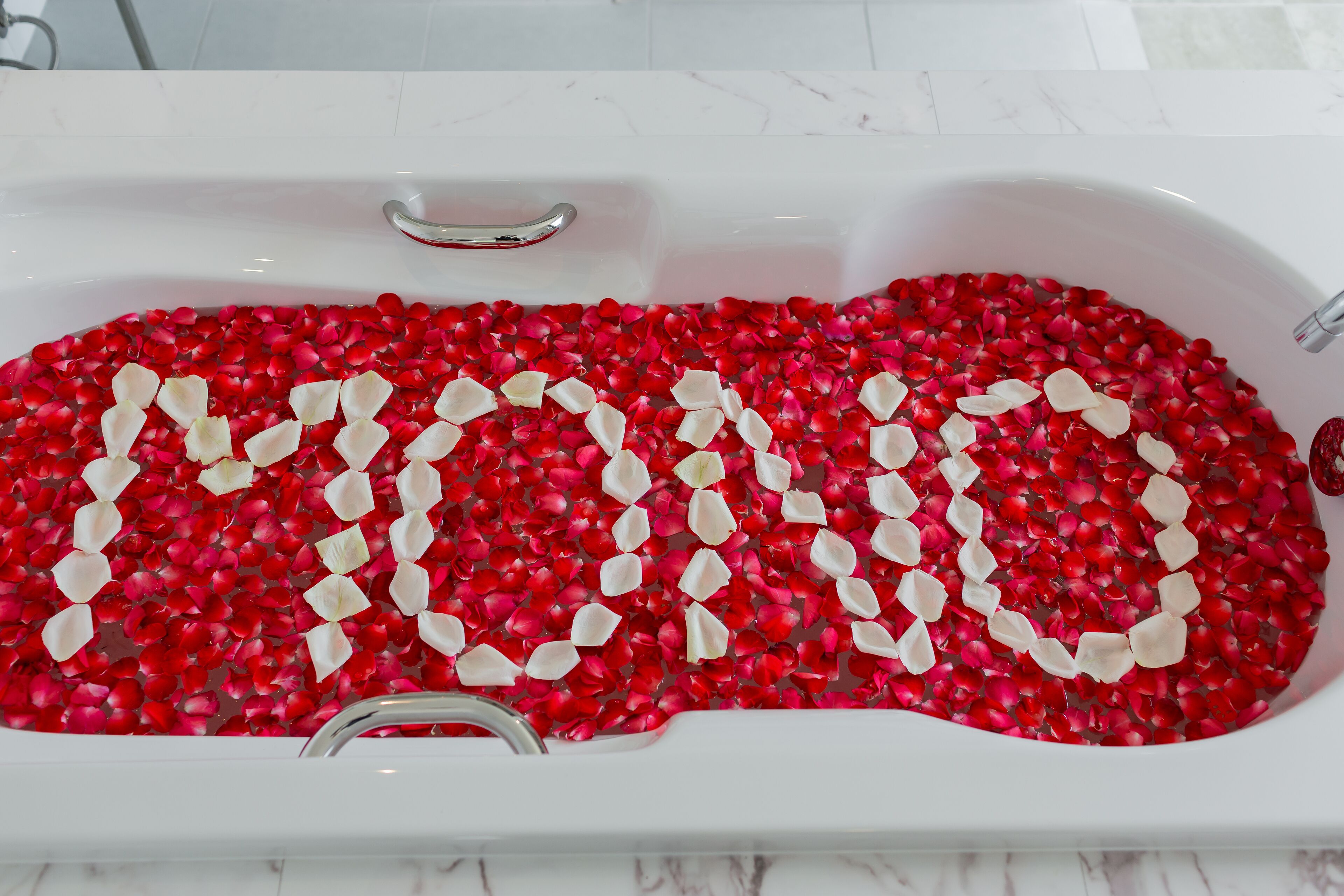 deluxe room, bathtub | deep-soaking bathtub