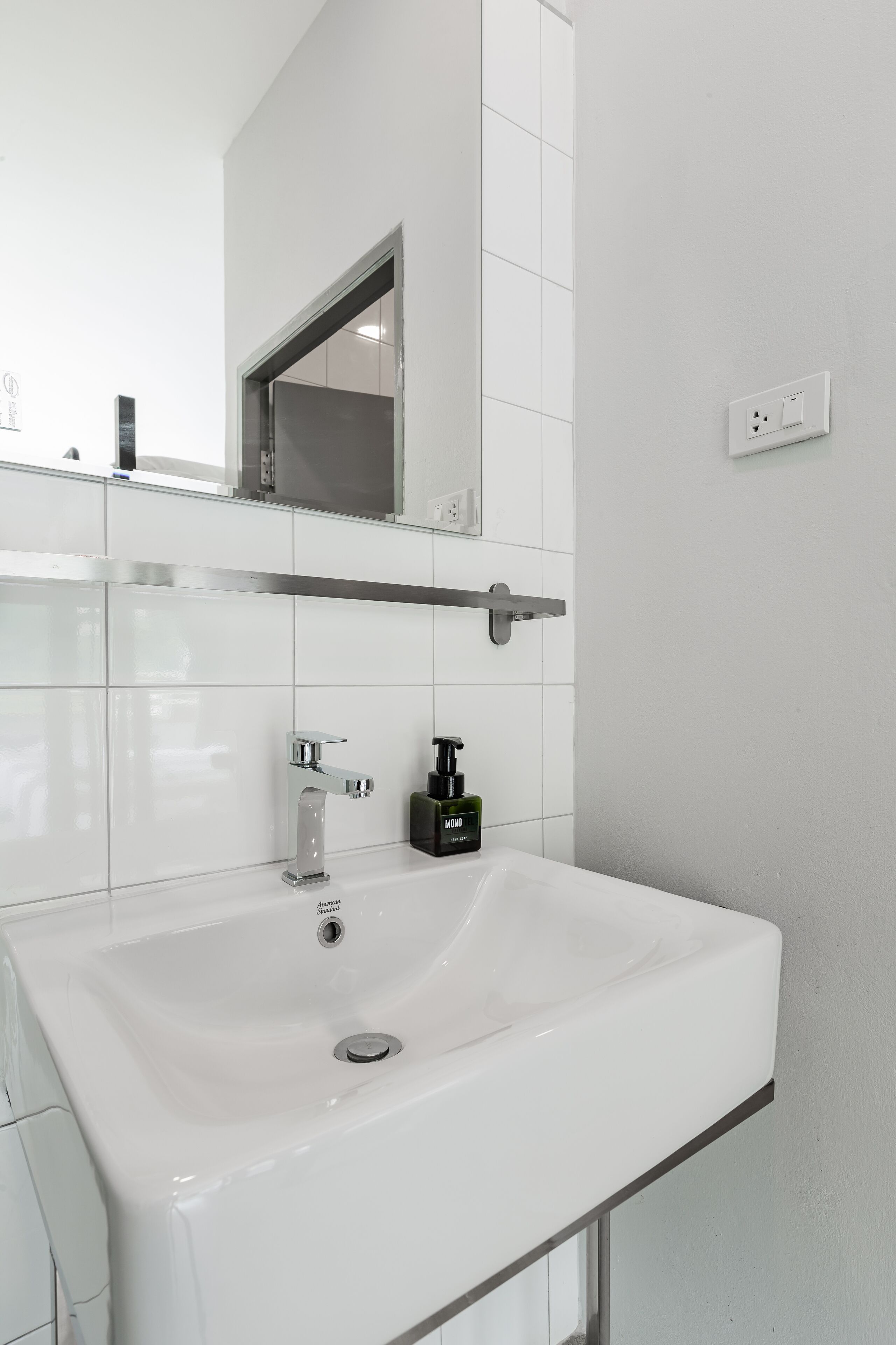 shower, rainfall showerhead, free toiletries, hair dryer