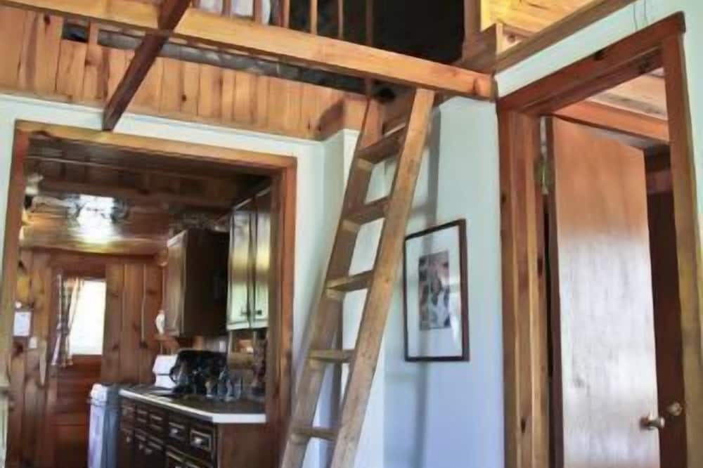 #7 - Northwoods Retreat 3 Bedroom Cabin by RedAwning - Wawatam Township, MI