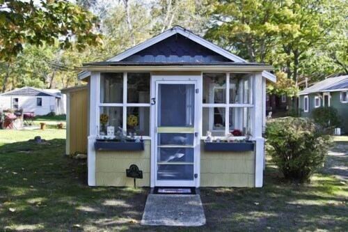 #3 - Chantilly 2 Bedroom Cabin by RedAwning