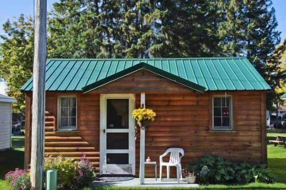#6 - Casablanca 1 Bedroom Cabin by RedAwning - Mackinaw Township, MI