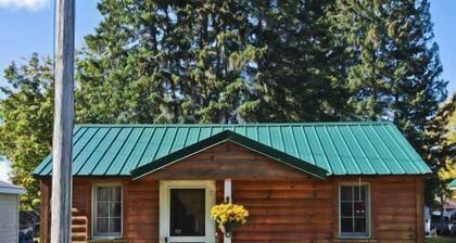 #6 - Casablanca 1 Bedroom Cabin by RedAwning