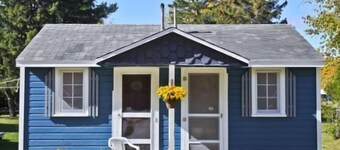 #8 - Mackinac Point 1 Bedroom Cabin by RedAwning