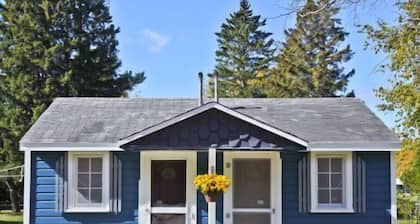 #8 - Mackinac Point 1 Bedroom Cabin by RedAwning