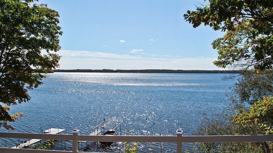 #2 - M Den 2 Bedroom Cabin by RedAwning