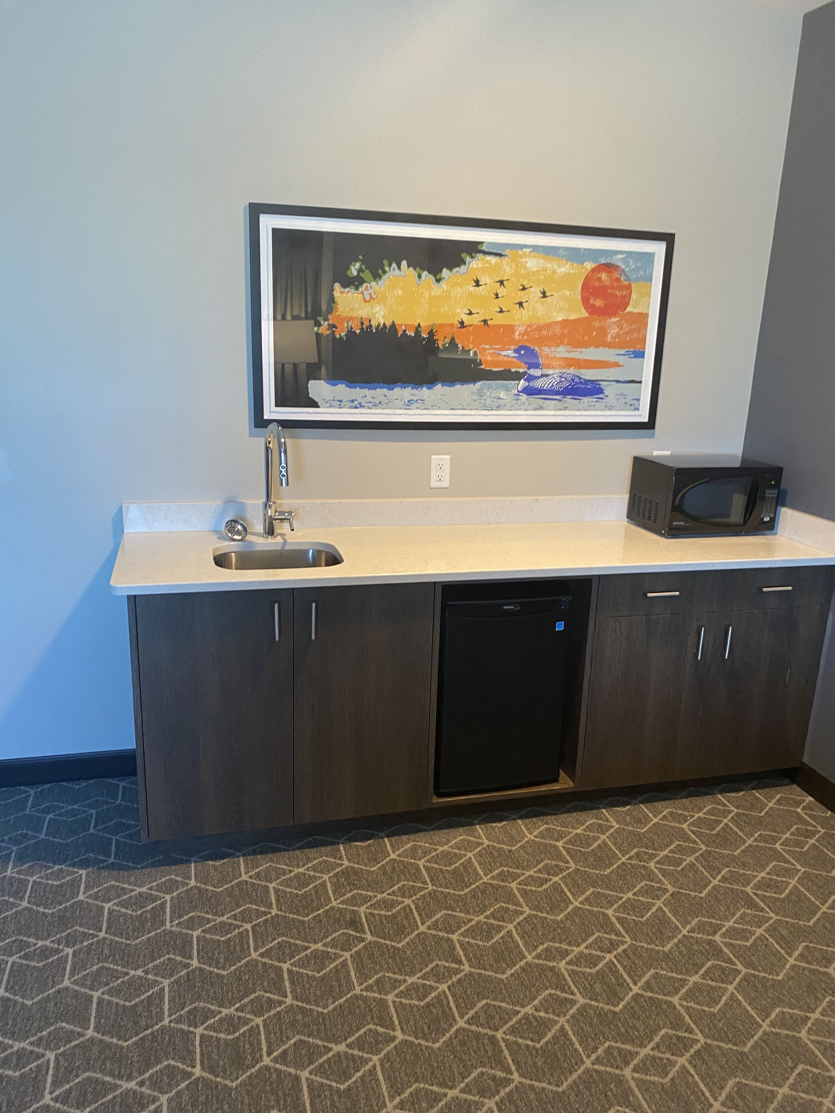 deluxe room, 1 king bed, non smoking | premium bedding, down duvets, in-room safe, desk