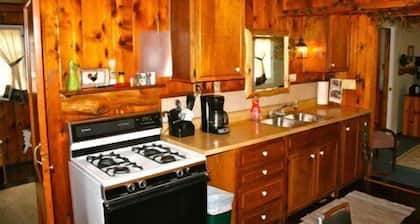 #5 - Times Square 2 Bedroom Cabin by RedAwning