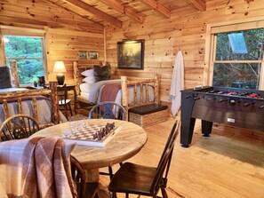 2 bedrooms, iron/ironing board, free WiFi, bed sheets - Lake Hideaway 2 - Lakeside Log Cabin, Fishing Boat, Private Dock & Mountain View (Cherry Log)
