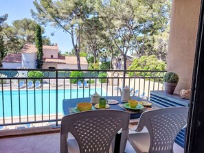 Outdoor dining - La Marina by Interhome (Sanary sur Mer)