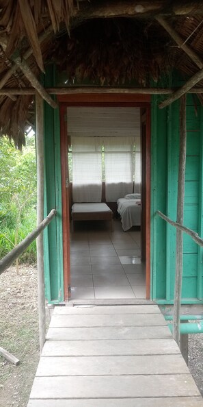 ห้องเบสิกทริปเปิล, วิวสวน | โต๊ะทำงาน, ผ้าม่านกันแสง, ผ้าปูที่นอน