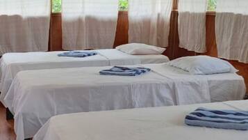 Basic Triple Room, Garden View | Desk, blackout drapes, bed sheets