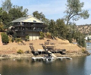 Exterior - Live-L❤️ve- LAKE TULLOCH Waterfront Condo! Swim, fish, paddleboard & kayak! 😃FUN (Copperopolis)
