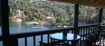 Live-L❤️ve- LAKE TULLOCH Waterfront Condo! Swim, fish, paddleboard & kayak!  😃FUN