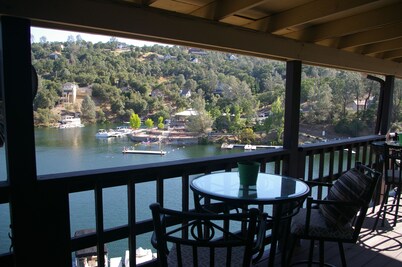 Live-L❤️ve- LAKE TULLOCH Waterfront Condo! Swim, fish, paddleboard & kayak!  😃FUN