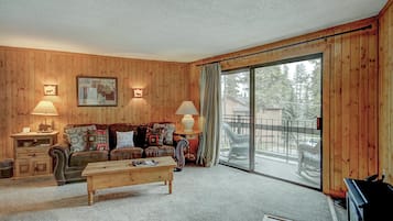 TV, fireplace, stereo