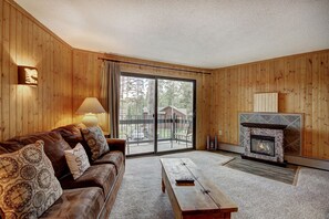 TV, fireplace, stereo