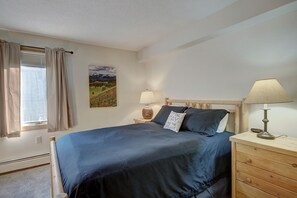 2 bedrooms, iron/ironing board, travel cot, WiFi