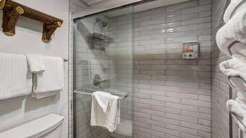 Combined shower/bathtub, eco-friendly toiletries, hair dryer, towels