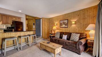 TV, fireplace, stereo