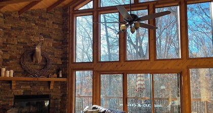 Gorgeous Chalet Getaway with Cabin Feel sleeps 10 at Innsbrook Resort