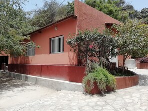 Exterior - Union Amical Des Corses Dakar (Dakar)