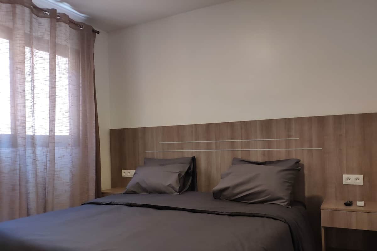 Premium bedding, Select Comfort beds, in-room safe, desk