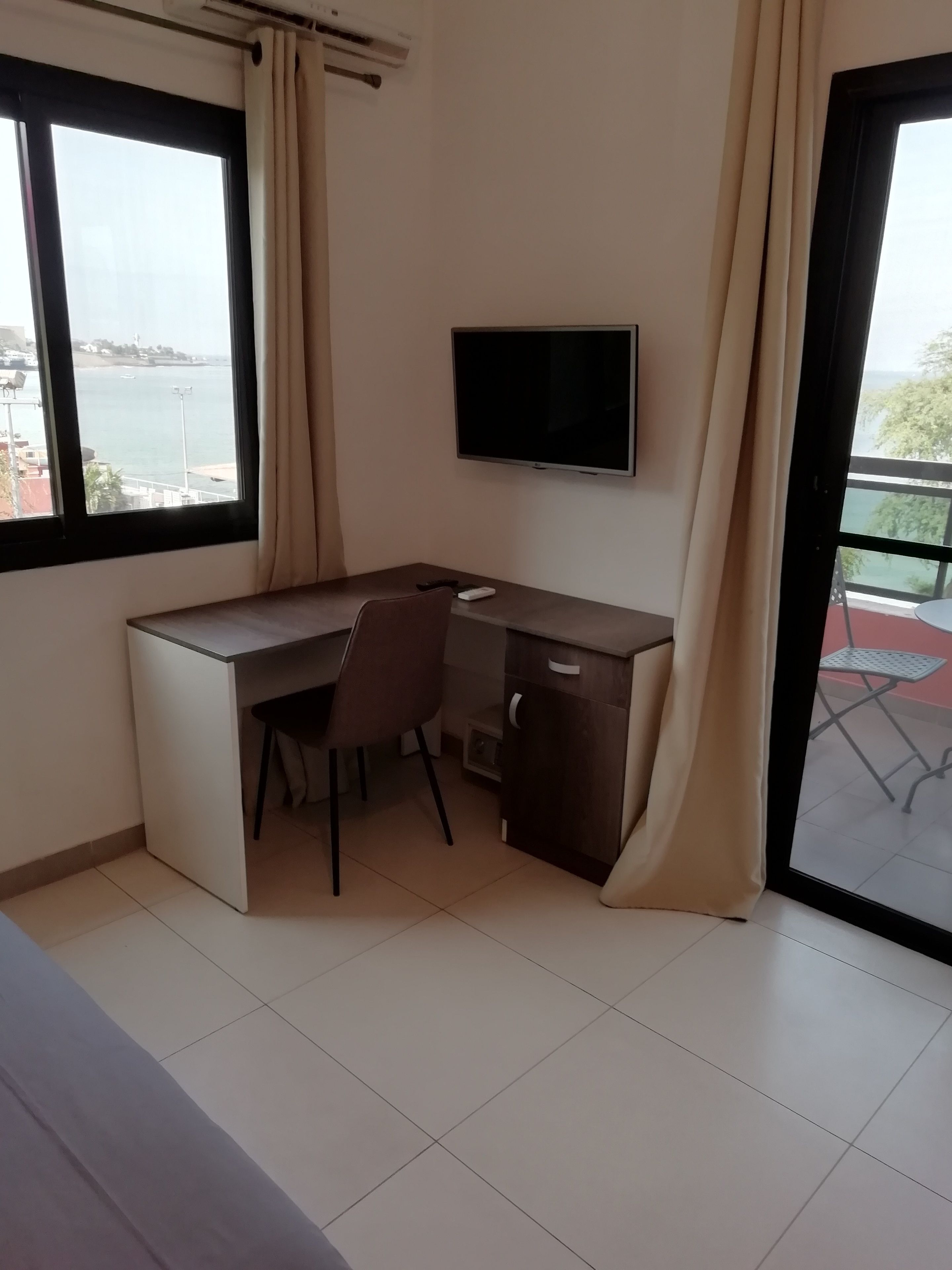 Habitación doble, balcón, vistas al mar | Ropa de cama de alta calidad, colchones Select Comfort, caja fuerte